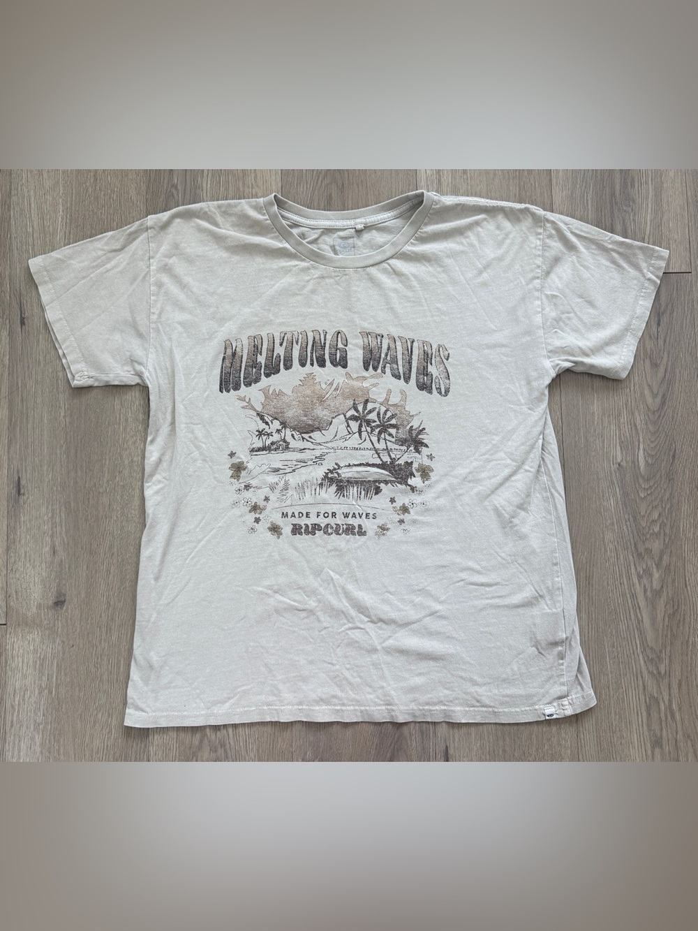 Ripcurl “Melting Waves Made for Waves RipCurl” Womans Graphic Tee. Size Large